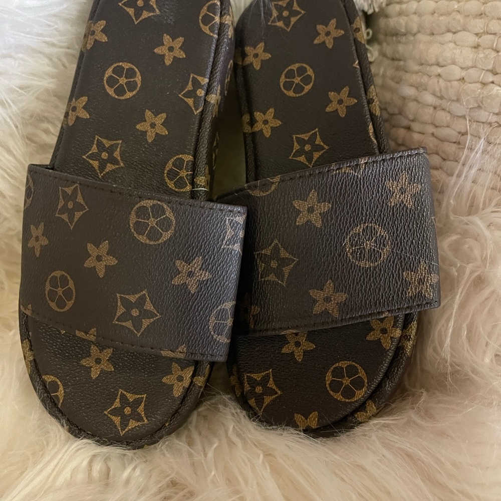 Size 7 Brown Monogram Slide Sandals NEW